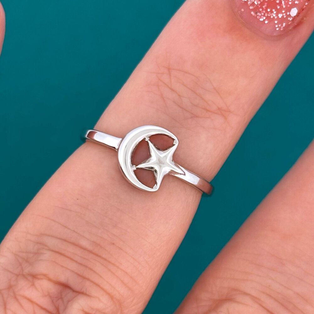 Moon and Star Sterling Silver Ring Size 4